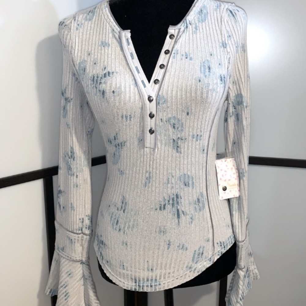 🆕Free People Floral Print Ribbed Henley In Grey - Picture 8 of 13